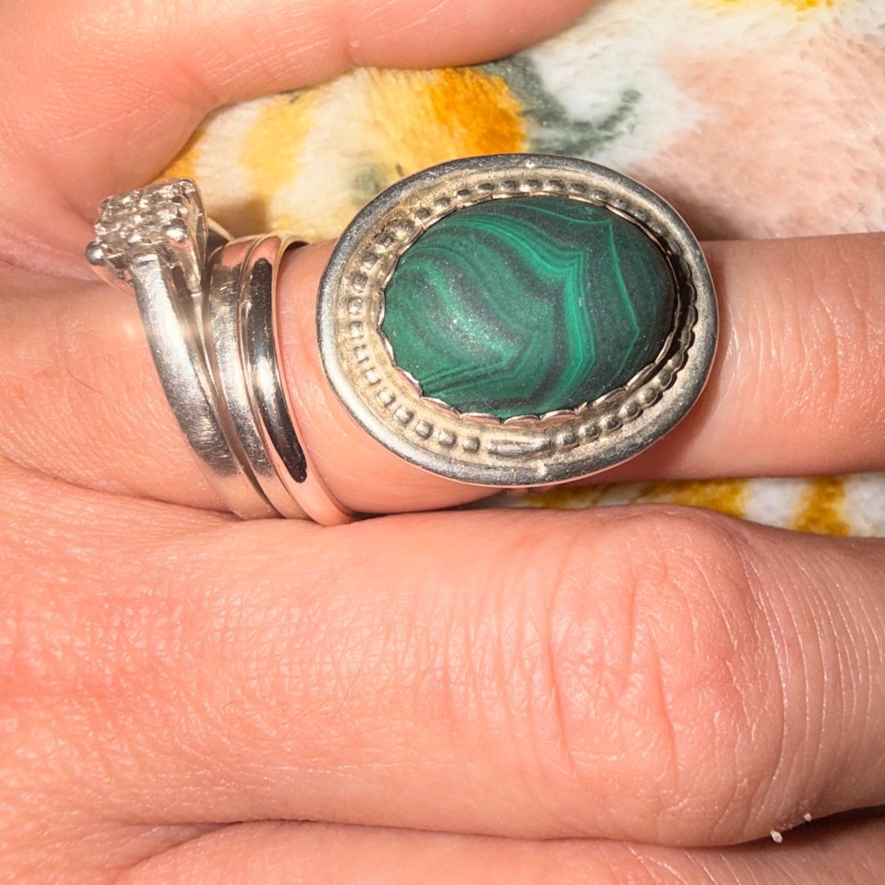 Green Malachite-Style Oval Statement Ring - image 2